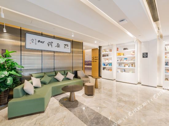 杭州西湖文化广场地铁站上塘路亚朵酒店
