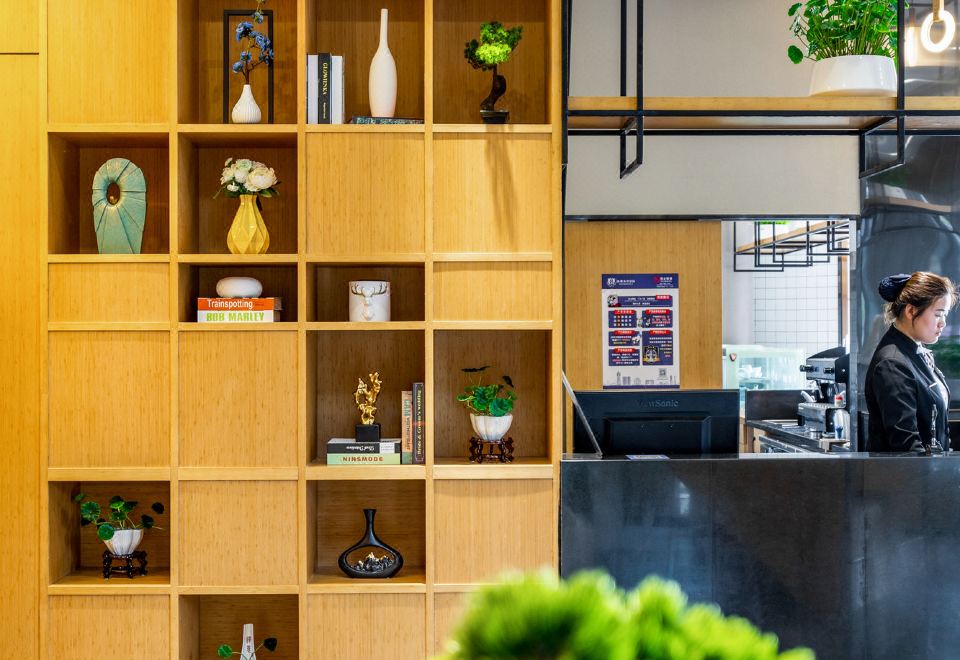 Xinyi Holiday Hotel (Puyan Road) Hotel Overview