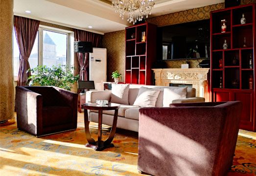 Luoman Holiday Inn Manzhouli Hotel Overview