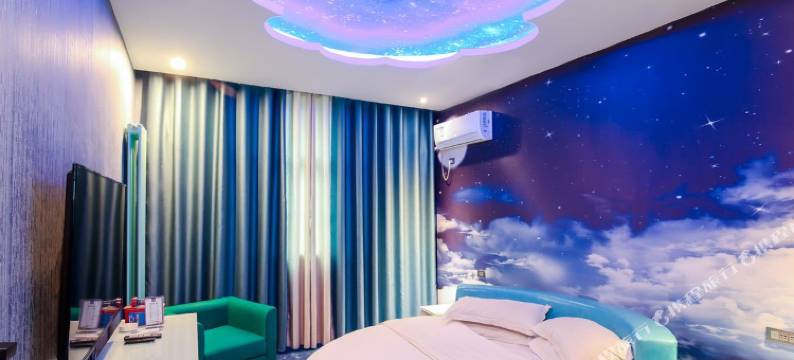 致青春电竞酒店(星月时代广场巩义站店)图片