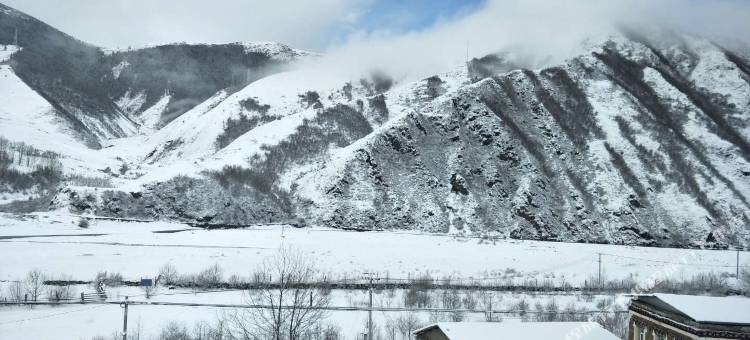 康定藏地祥雪酒店图片