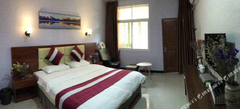 海螺沟川渝印象假日风情酒店图片