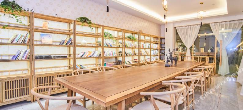 风隐天骄酒店(都江堰景区南桥店)图片