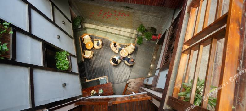 等你来.倾城轻奢民宿(凤凰古城中心店)图片