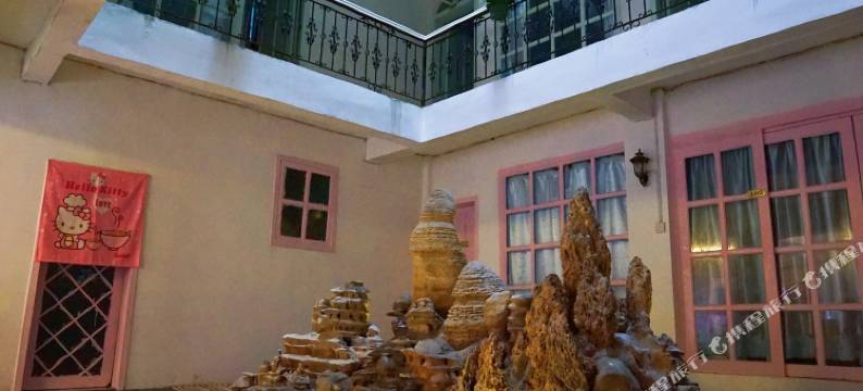 凤凰花与爱丽丝主题客栈图片