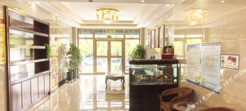 大柴旦华庭商务宾馆(翡翠步行街店)图片