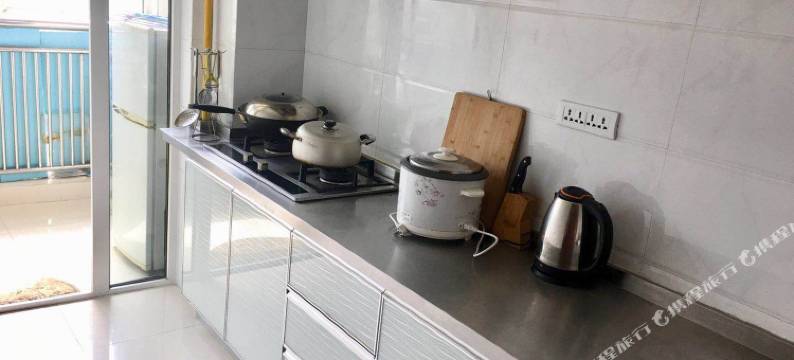 青岛地铁口五四广场万象城供啤酒原浆的二居公寓(延安三路分店)图片