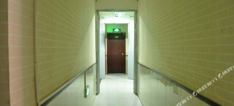 OYO乌鲁木齐云峰宾馆(机场店)图片