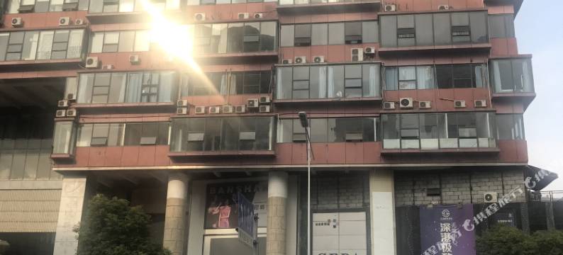 深港极致酒店(无锡胜利门火车站店)图片