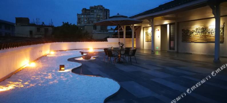 溪间堂艺术酒店(景德镇陶溪川步行街陶阳里景区店)图片