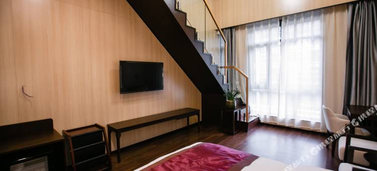 拾山听溪酒店图片