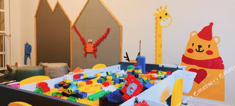 凤凰花与爱丽丝主题客栈图片