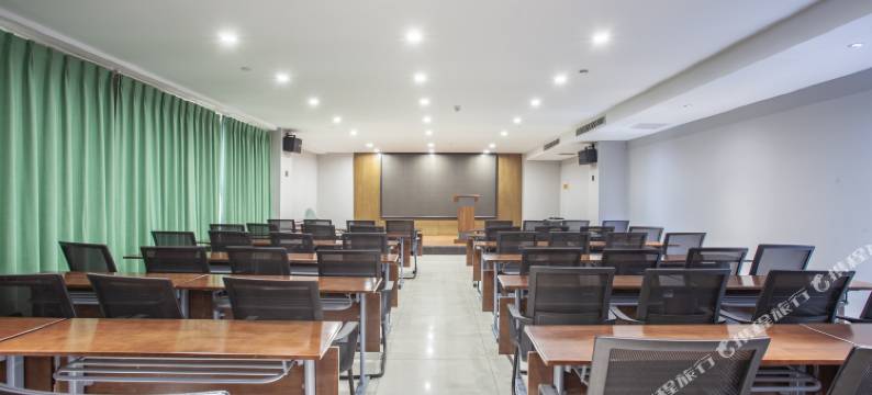 果岭19号酒店(南阳市政府万悦城店)图片