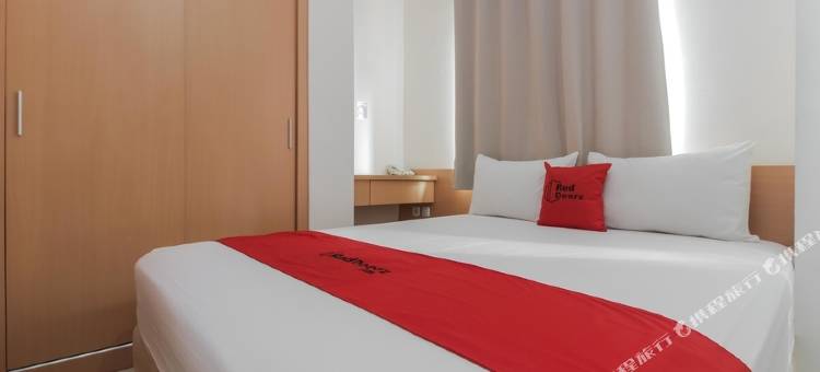 红多兹高级酒店-靠近勿加泗银河购物中心(RedDoorz Plus Near Galaxy Bekasi)图片