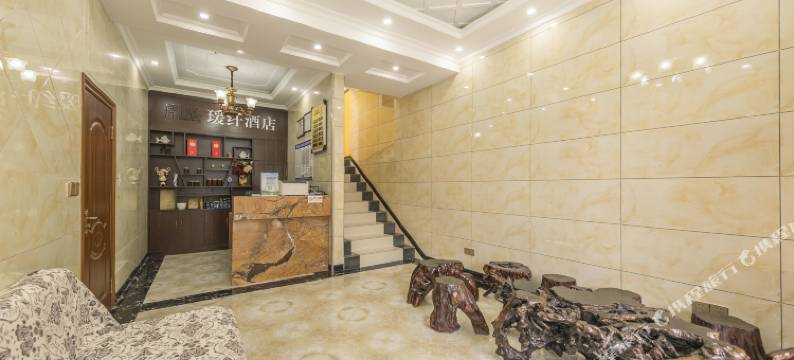 天生三桥瑗纤酒店(天坑地缝店)图片