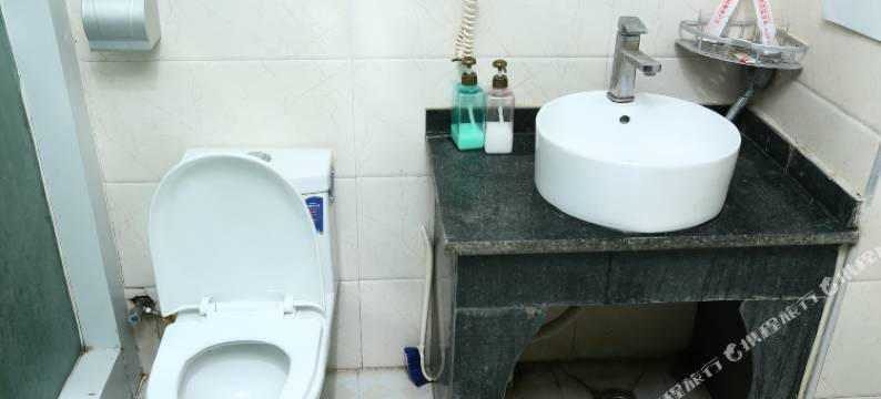 贵安商务宾馆(嘉祥一中萌山校区唐宁街店)图片