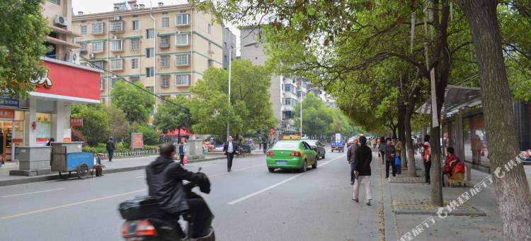 南昌华城商务宾馆(丁公路北地铁站店)图片