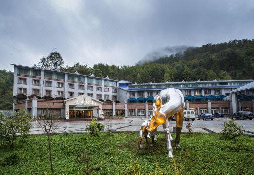 天全鹿鸣酒店外景图