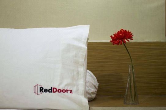 Discount [70% Off] Reddoorz Near Ubaya Ngagel Indonesia | Site Hotel