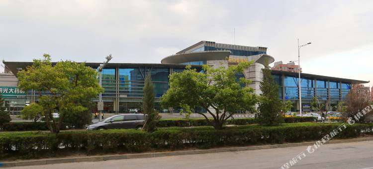 裕龙阁商务酒店(营口万达广场客运站店)图片