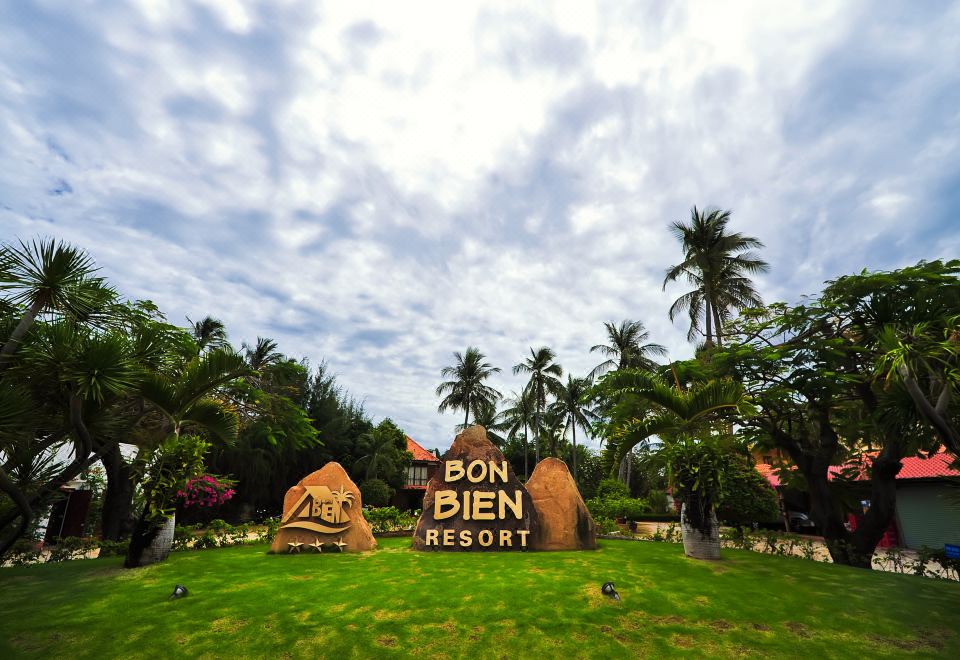 Four Oceans Beach Resort - Bon Bien Mui Ne Hotel Overview