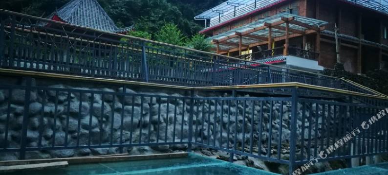 宝兴东拉山兴国农庄图片