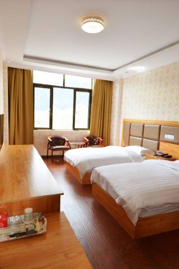 林芝八一镇勃勃朗冰川酒店图片