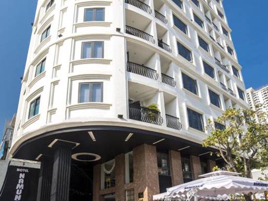 那姆那姆公寓式酒店