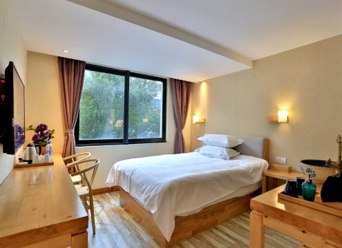 新紫罗兰艺术酒店(西湖湖滨河坊街店)