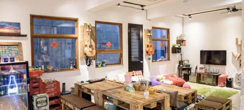 台中框框背包客栈图片