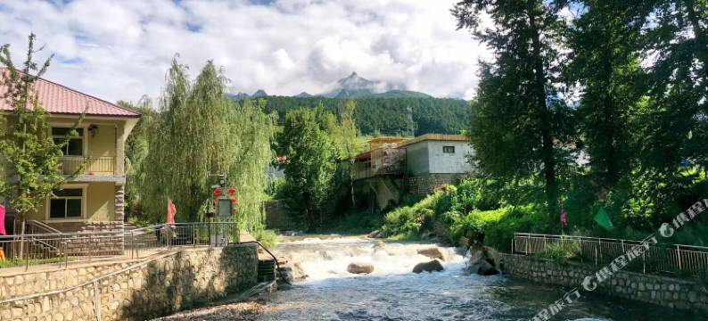 杨小艳民俗饭庄(雾灵西峰东极仙谷风景区店)图片