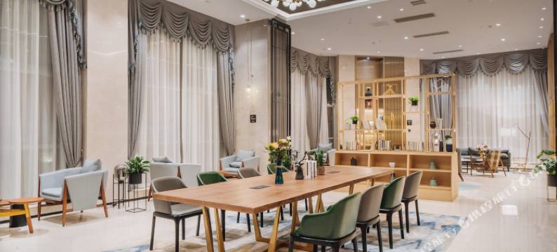 长沙麓谷高新区东方红中路亚朵酒店图片