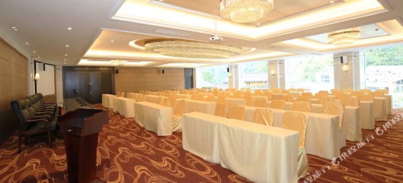 宝兴熊猫老家大酒店图片