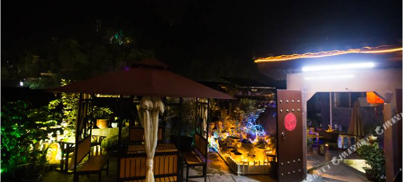 凤凰秋夜山居图片