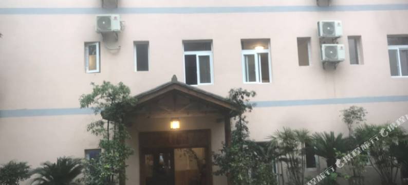 重庆城里山外民宿图片