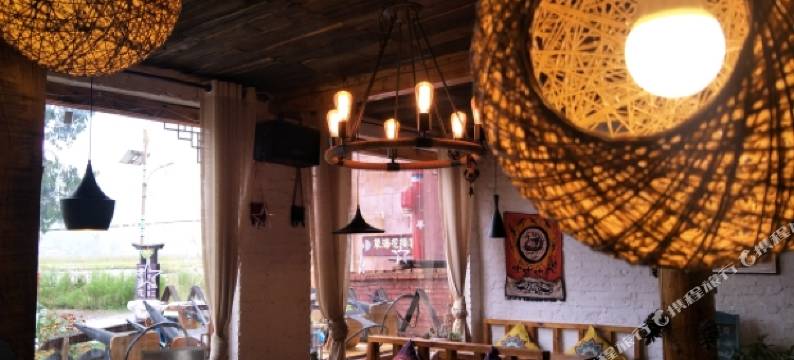 泸沽湖金色小院图片