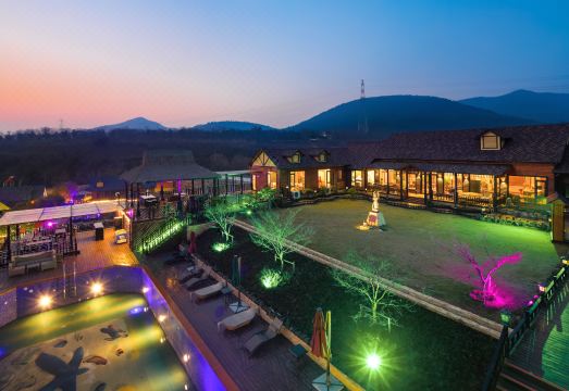 Chi'en ManorHotel Overview