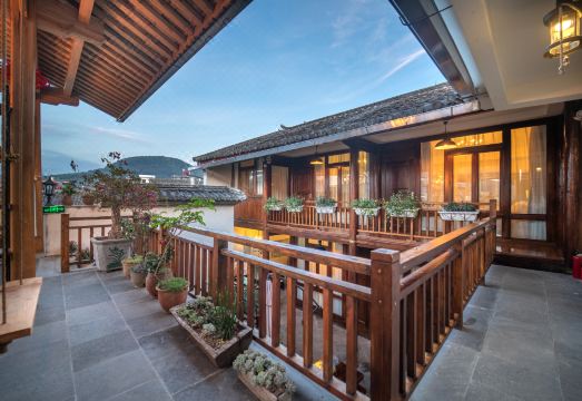 腾冲望山花筑精品客栈外景图