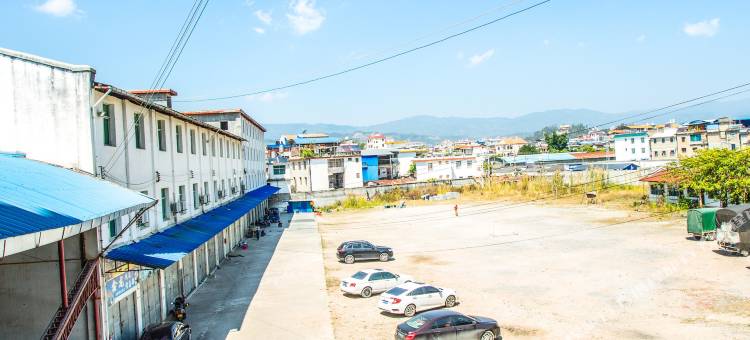 瑞丽鑫龙酒店(财富广场店)图片