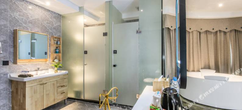 迷白艺术酒店(苏州吴江盛泽东方纺织城店)图片