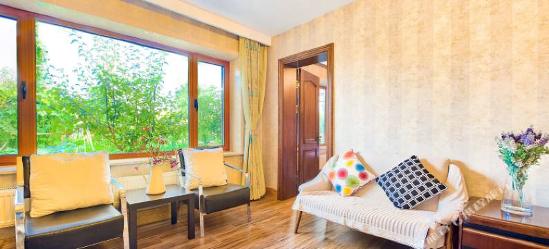 沈阳安静丛林之家民宿(6号店)图片