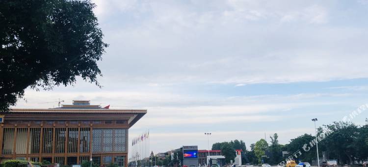 峨眉山鸿坤酒店(峨眉高铁站旅游博览交易中心店)图片