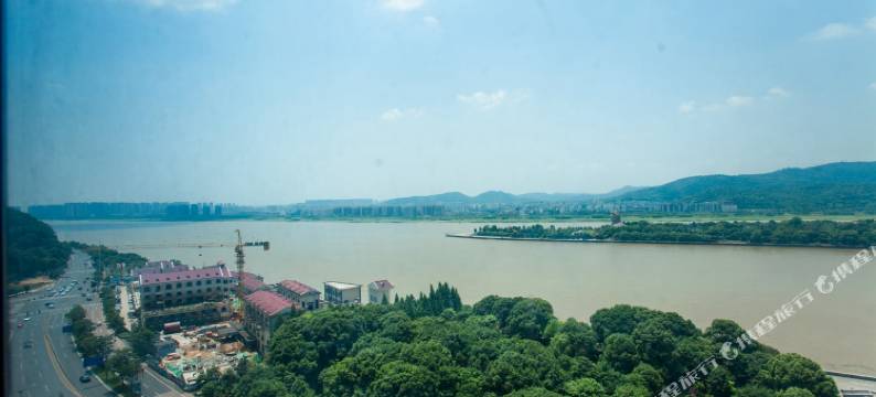 长沙朵悦设计师江景酒店(长沙碧沙湖地铁站店)图片