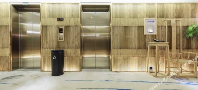 重庆记忆酒店(欢乐谷地铁站店)图片