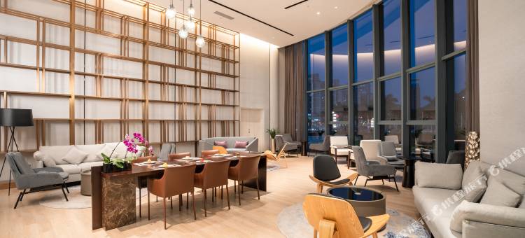 深圳澔悦格兰云天国际酒店(国际会展中心海上田园东地铁站店)图片