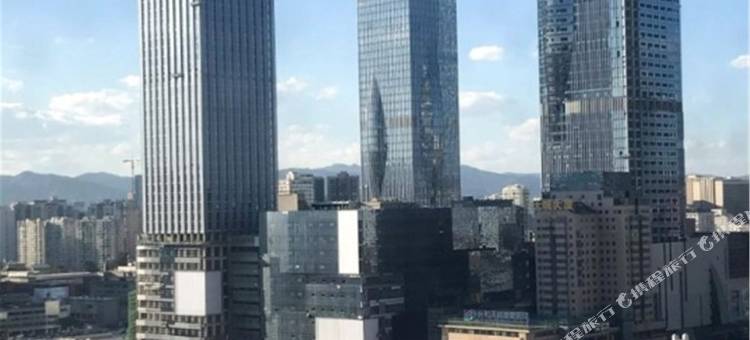 昆明萌青春湖景艺术酒店(火车站大悦城店)图片
