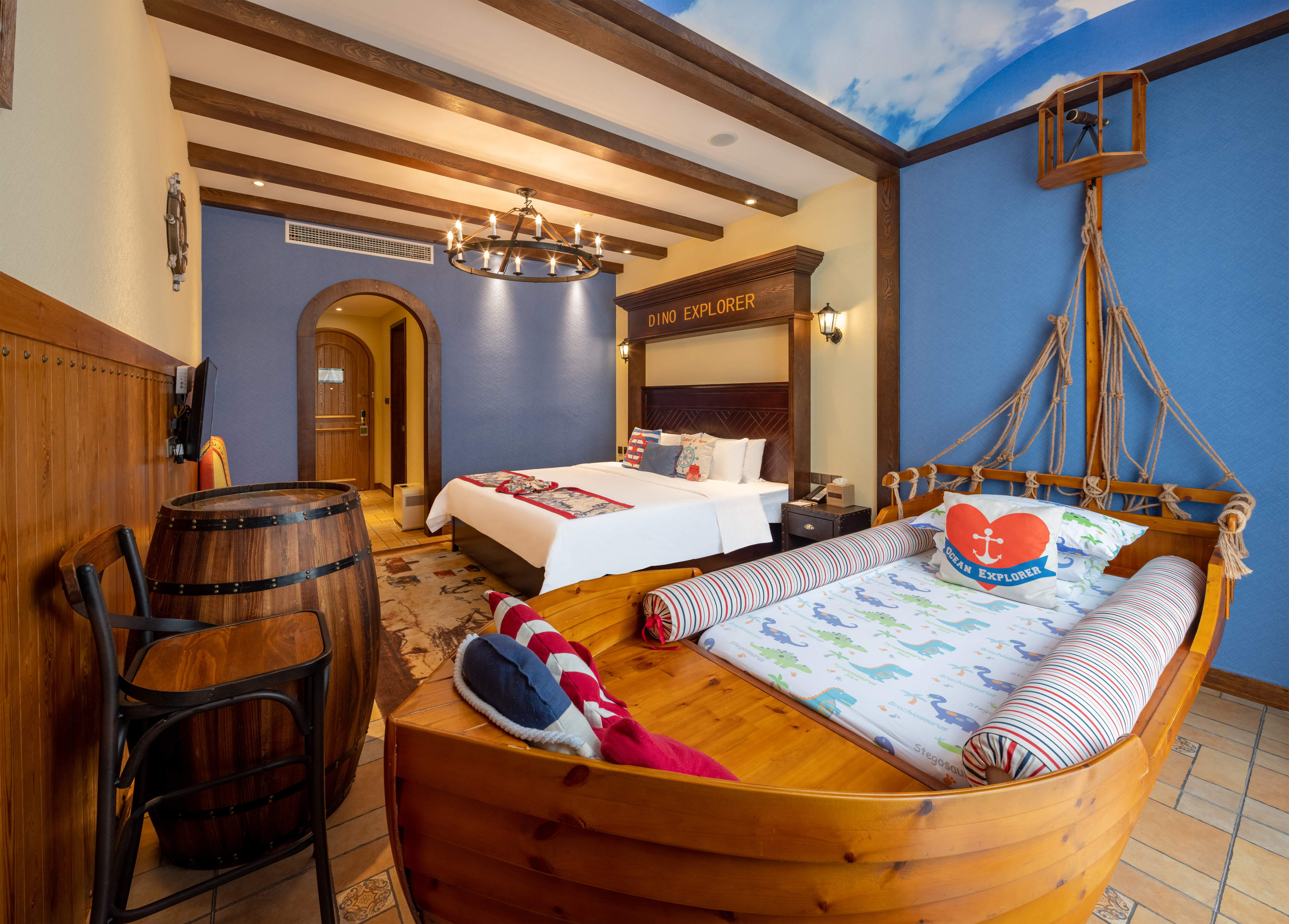 Dinoman Hotel Over view