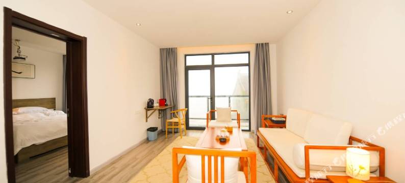 句容顶宫观日悬崖民宿图片