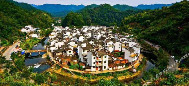 婺源石城枫红酒家图片