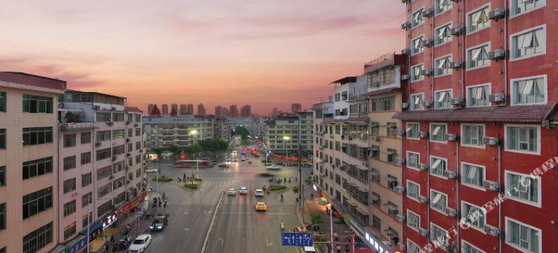 红灯笼商务酒店(南宁大沙田地铁站店)图片